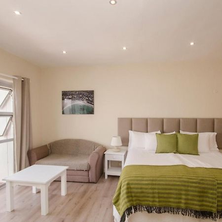 Small Bay Guest House بلوبيرجستراند المظهر الخارجي الصورة