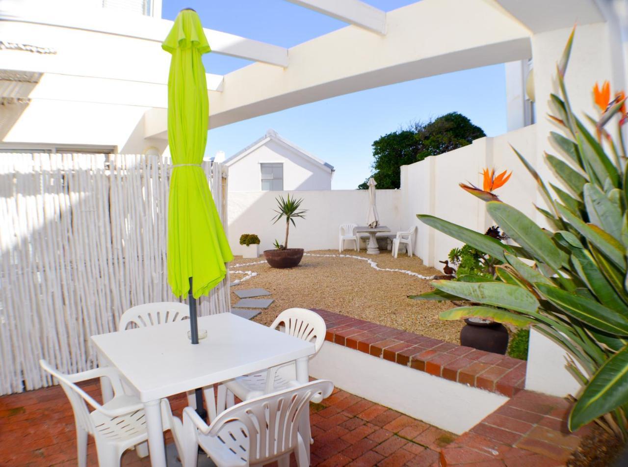 Small Bay Guest House بلوبيرجستراند المظهر الخارجي الصورة